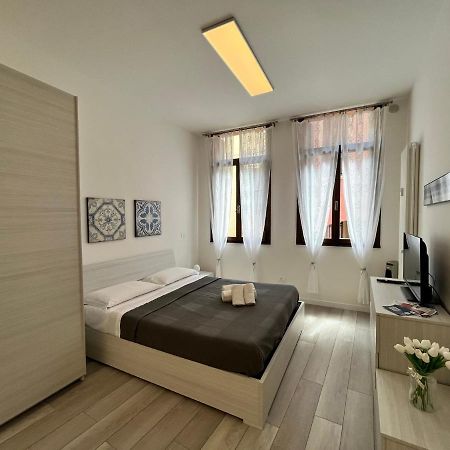 Appartamento Ai Portici Di Via Savonarola Pádua Exterior foto
