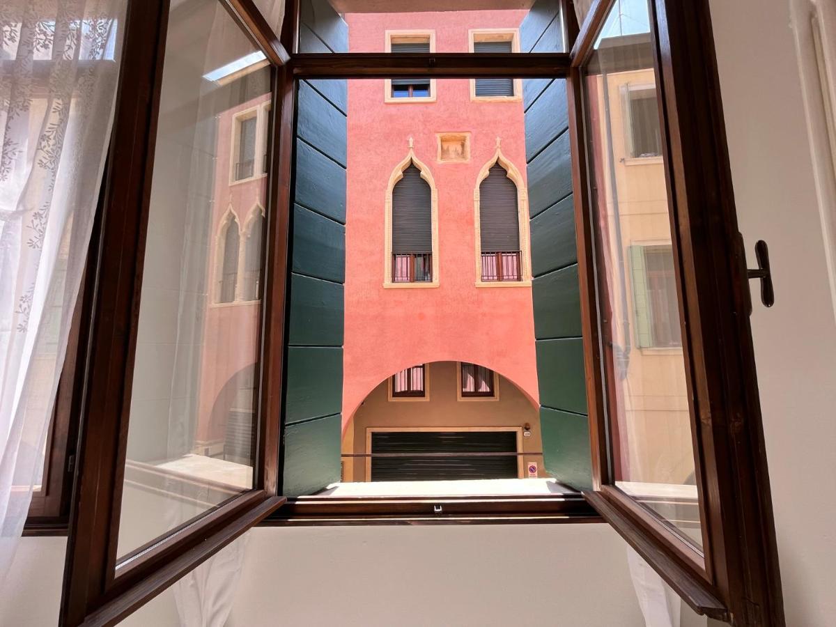 Appartamento Ai Portici Di Via Savonarola Pádua Exterior foto